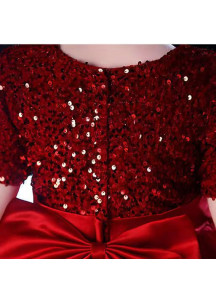 robe de bal fille en tulle rouge orné de sequins avec jupe ample et vaporeuse