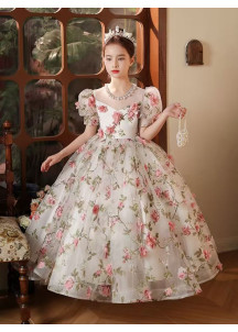 robe cortège fille en tulle léger et aérien recouverte de fleurs avec jupe ample