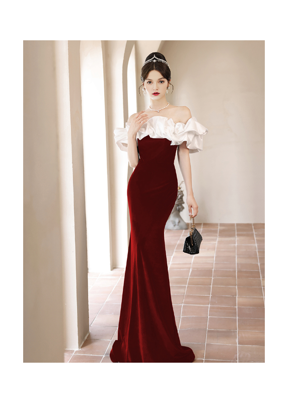 robe de soirée en velours rouge et blanc silhouette sirène