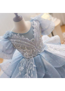 robe fille mariage en tulle bleu ciel avec jupe volumineuse à volants superposés