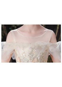 robe fille mariage en tulle champagne ornée de délicates broderies florales jupe à double volants