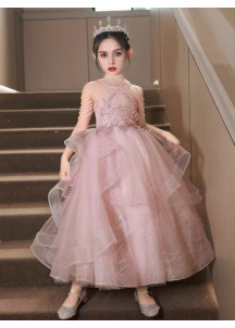 robe soirée enfant en tulle rose avec col haut et jupe ample à volants superposés