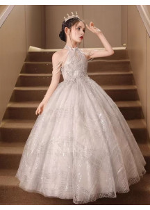 Vestido de dama de honor para niñas en plata brillante con tirantes adornados de perlas finas