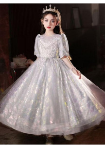 robe soirée enfant en tulle argenté parsemé de paillettes orné de broderies florales