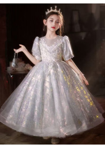 robe soirée enfant en tulle argenté parsemé de paillettes orné de broderies florales