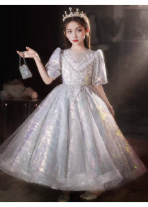 robe soirée enfant en tulle argenté parsemé de paillettes orné de broderies florales