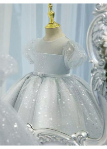 robe demoiselle d'honneur petite fille en tulle gris scintillant avec manches courtes bouffantes