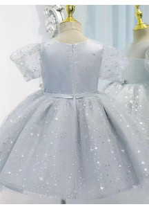 robe demoiselle d'honneur petite fille en tulle gris scintillant avec manches courtes bouffantes