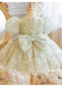 robe cérémonie fille couleur vert tendre avec motifs floraux