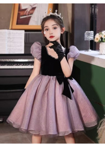 robe cérémonie fille corsage noir et jupe ample et vaporeuse en tulle rose poudré