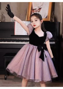 robe cérémonie fille corsage noir et jupe ample et vaporeuse en tulle rose poudré