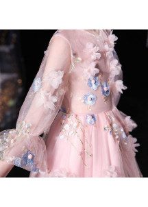 robe réception fille en tulle rose princesse brodé de fleurs multicolores