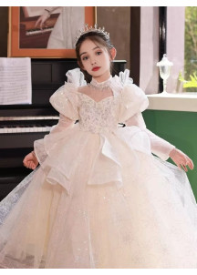 robe baptême en tulle blanc à paillettes argentées jupe ample avec drapé asymétrique