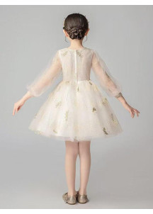 robe baptême en tulle blanc ivoire parsemée de sequins et broderies de papillons