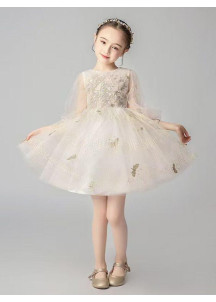 robe baptême en tulle blanc ivoire parsemée de sequins et broderies de papillons