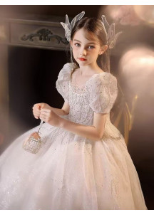 robe baptême petite fille en tulle blanc avec manches courtes bouffantes