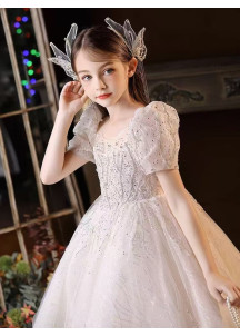 robe baptême petite fille en tulle blanc avec manches courtes bouffantes