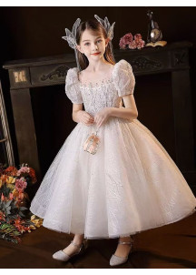 robe baptême petite fille en tulle blanc avec manches courtes bouffantes