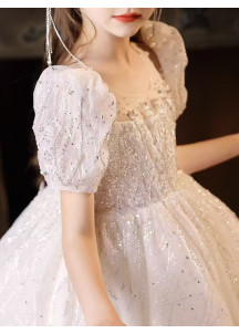 robe baptême petite fille en tulle blanc avec manches courtes bouffantes