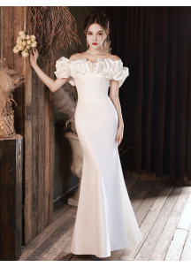 robe de soirée sirène en satin de soie blanc cassé