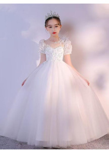 robe mariage enfant en tulle blanc avec jupe ample et fluide