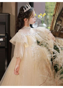 robe fille de cérémonie champagne avec col montant transparent et les épaules dégagées