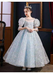 robe fille de cérémonie en tulle bleu clair encolure carrée transparente