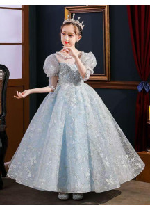 robe fille de cérémonie en tulle bleu clair encolure carrée transparente