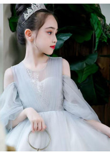 robe fille de cérémonie en tulle gris argenté avec manches longues bouffantes