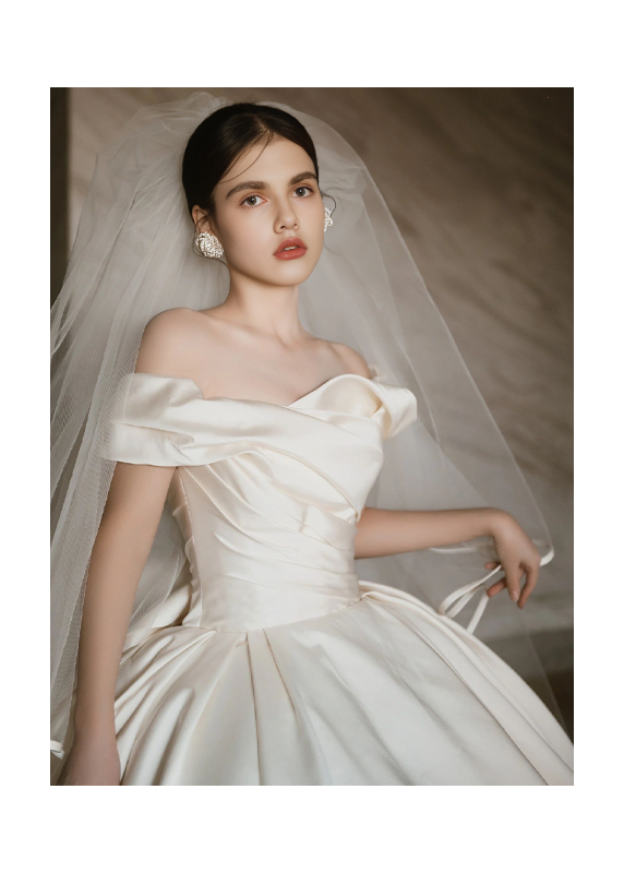 Vestido de novia clásico en satén blanco muy romántico