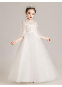 robe baptême petite fille longue en tulle blanc et dentelle florale à col Claudine