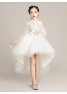 robe baptême petite fille longue en tulle blanc et dentelle florale à col Claudine