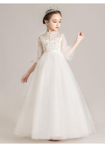 robe baptême petite fille longue en tulle blanc et dentelle florale à col Claudine