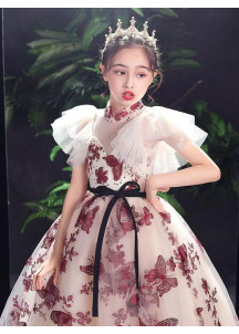 robe soirée petite fille longue en tulle beige clair brodé de papillons rouges profonds