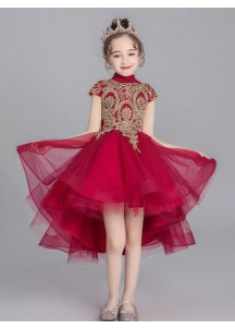 robe de cérémonie enfant en tulle bordeaux rehaussé de broderies dorées opulentes