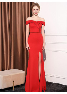 robe de soirée longue rouge fourreau avec fente latérale