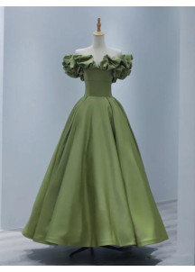 robe de soirée verte satiné corsage à épaules dénudées