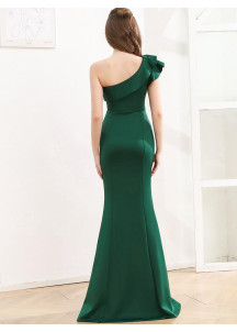 robe longue vert émeraude de soirée avec col asymétrique et fente latérale