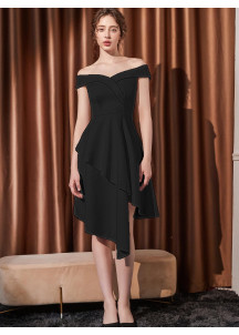 robe de cocktail blanche courte au style asymétrique avec décolleté bateau