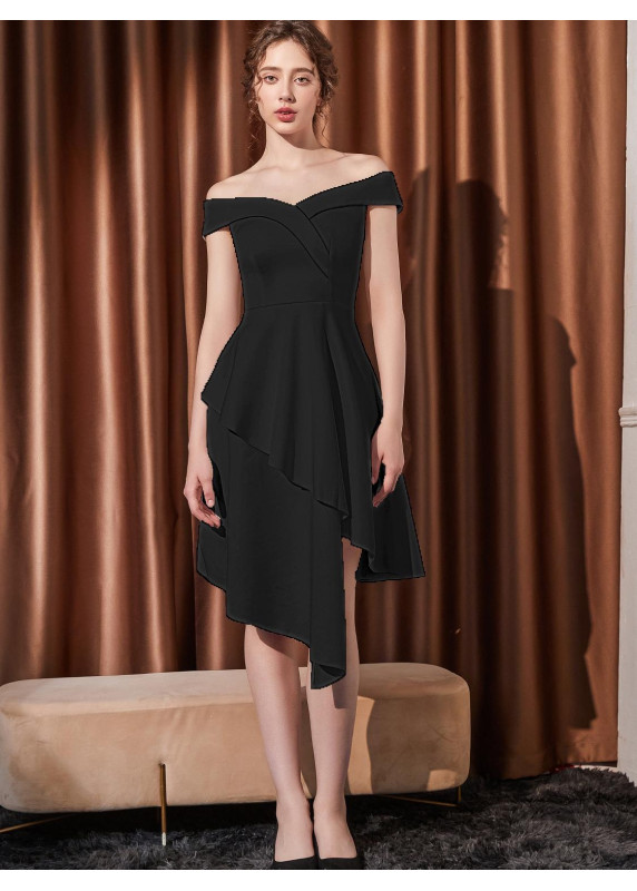 robe de cocktail blanche courte au style asymétrique avec décolleté bateau