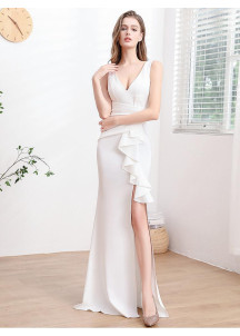 robe de bal blanche coupe sirène avec cascade de volants