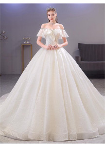 robe de mariée ample en tulle scintillant avec décolleté bouffant