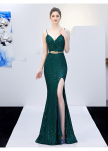 robe de soirée champagne à paillettes avec décolleté profond et fente latérale