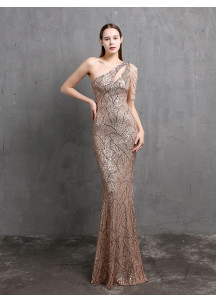 A Dazzling and Sophisticated Ceremonial Gown