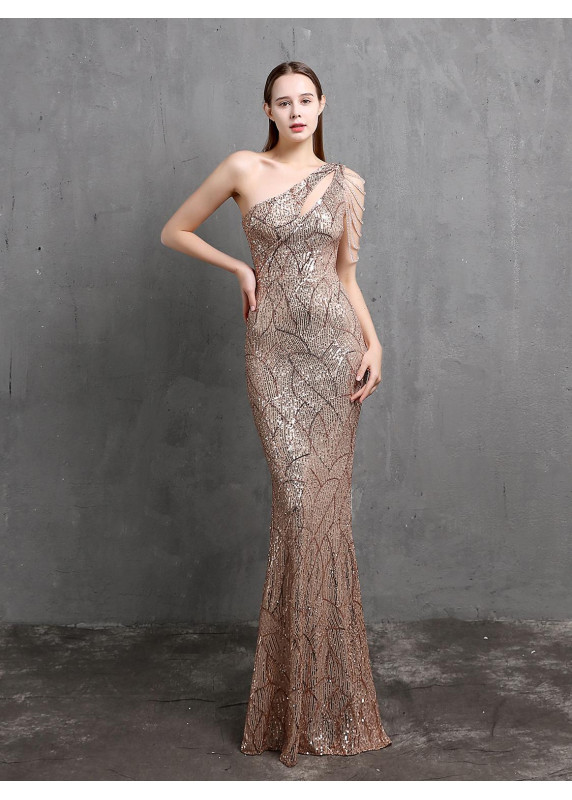 A Dazzling and Sophisticated Ceremonial Gown