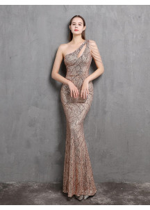 A Dazzling and Sophisticated Ceremonial Gown