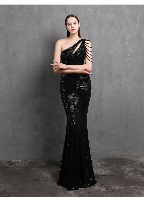 A Dazzling and Sophisticated Ceremonial Gown