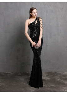 A Dazzling and Sophisticated Ceremonial Gown