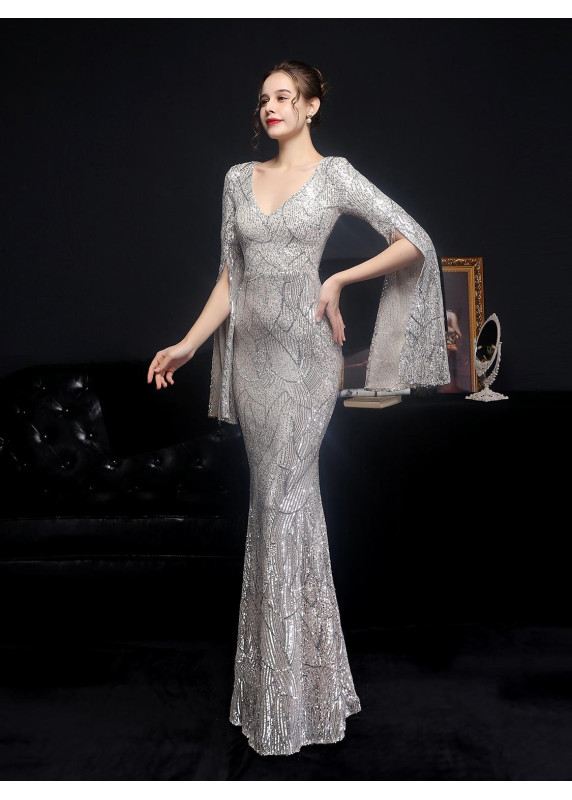 robe de soirée à paillettes argent décolleté en V avec manches évasées