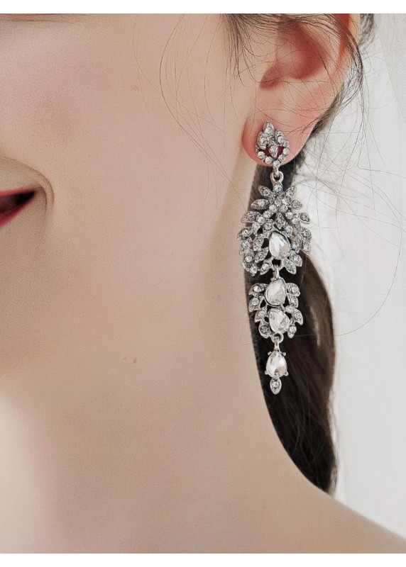 Exquisite Floral Design Earrings with Sparkling Crystals